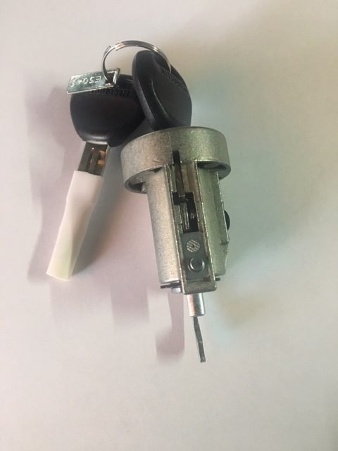 CILINDRO QUADRO + CHIAVE / BLOCCHETTO AVVIAMENTO MITSUBISHI (con perno grosso) - Autoricambi4x4