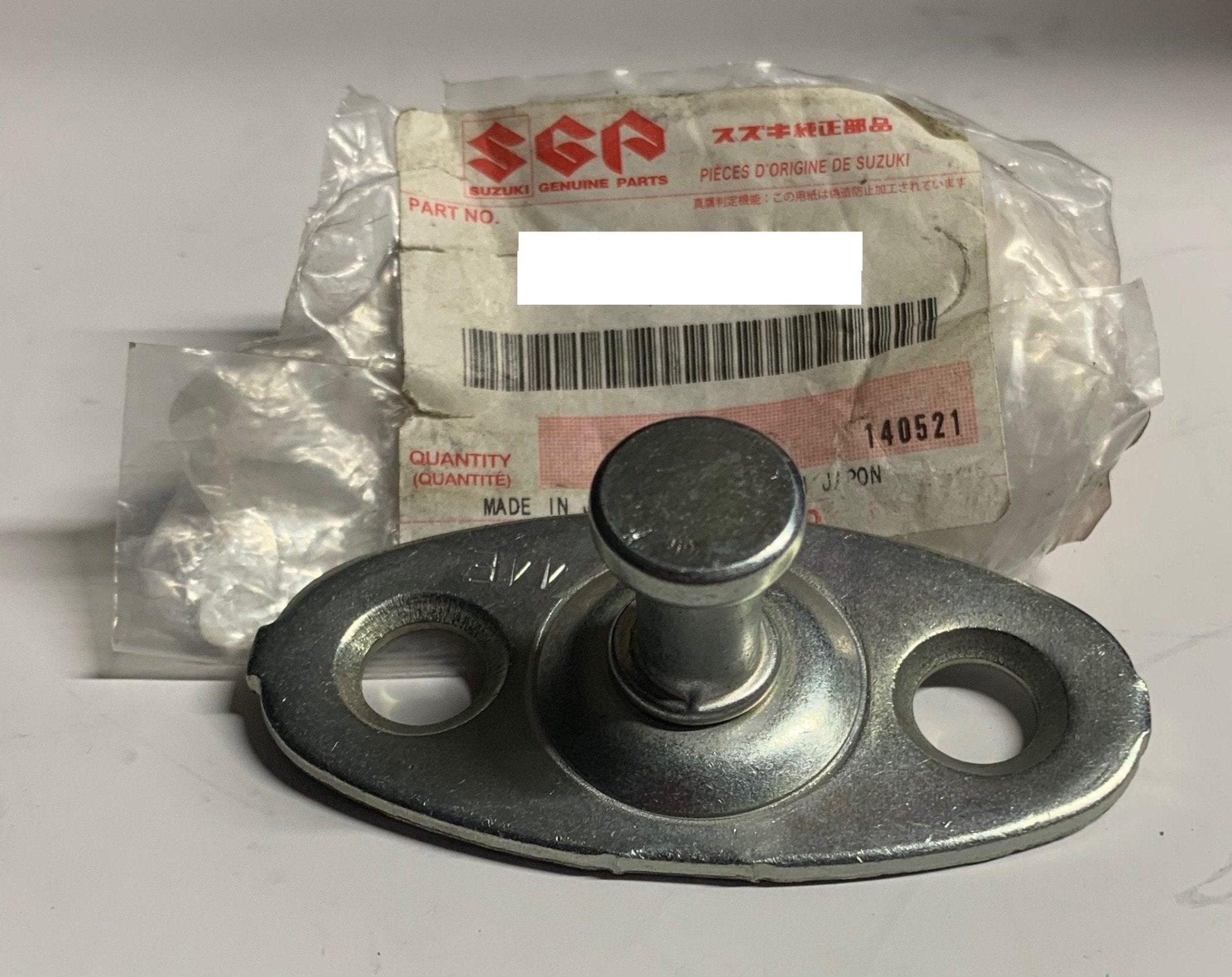 FERMO/ SCONTRINO CHIUSURA COFANO POSTERIORE SUZUKI (ORIGINALE) - Autoricambi4x4