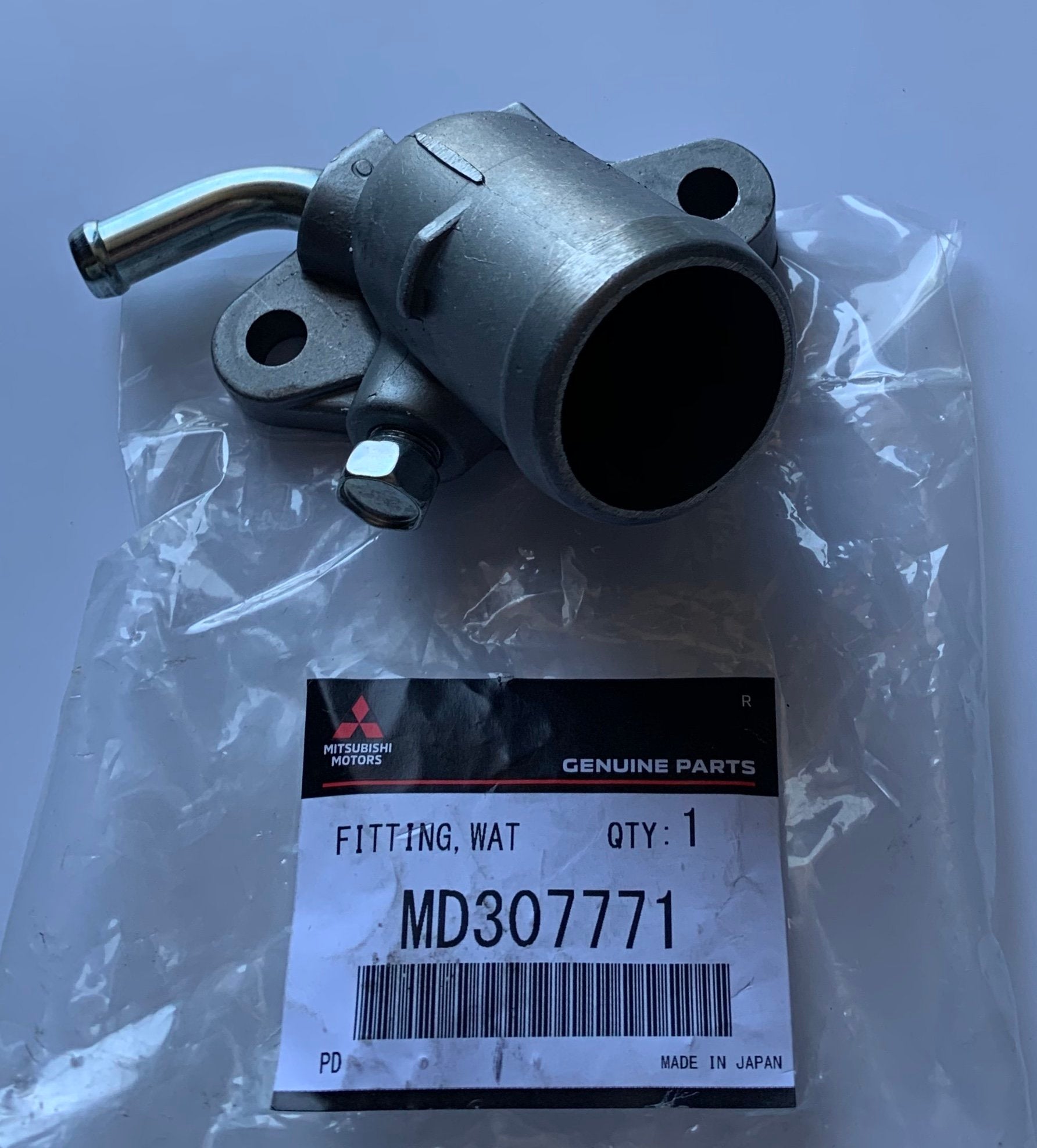 FLANGIA TERMOSTATO/ RACCORDO USCITA ACQUA MITSUBISHI PAJERO II (ORIGINALE) - Autoricambi4x4