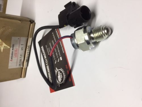 INTERRUTTORE DEL 4X4 ORIGINALE MITSUBISHI - Autoricambi4x4