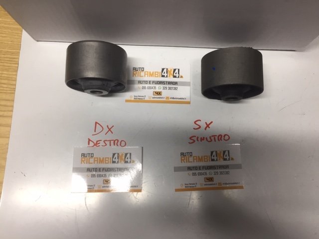 KIT SILENTBLOCK/SUPPORTI ASTA DIFFERENZIALE POSTERIORE DESTRO E SINISTRO MITSUBISHI PAJERO 2.5 - 3.2 3517A027=MR554075 - Autoricambi4x4