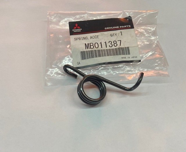 MOLLA PEDALE ACCELLERATORE MITSUBISHI (ORIGINALE) - Autoricambi4x4