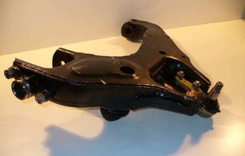 BRACCIO OSCILLANTE SOSPENSIONE RUOTA ANTERIORE INFERIORE SINISTRO MITSUBISHI PAJERO I/ L200 (K24 - K34)/ HYUNDAI GALLOPER II - Autoricambi4x4