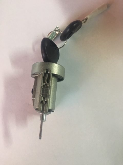 CILINDRO QUADRO + CHIAVE / BLOCCHETTO AVVIAMENTO MITSUBISHI (con perno grosso) - Autoricambi4x4