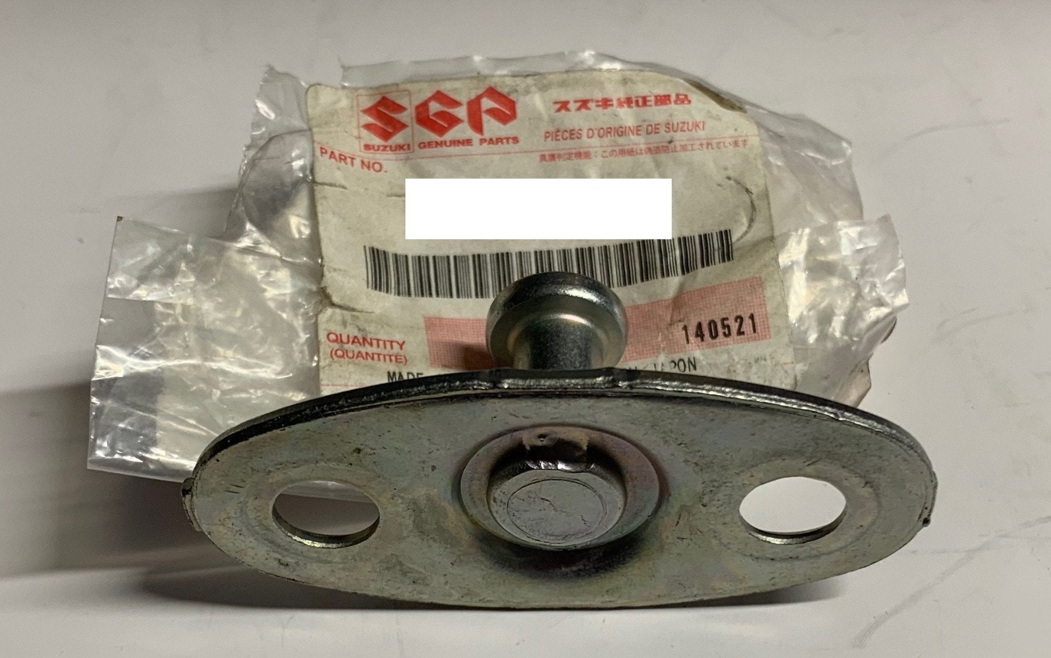 FERMO/ SCONTRINO CHIUSURA COFANO POSTERIORE SUZUKI (ORIGINALE) - Autoricambi4x4