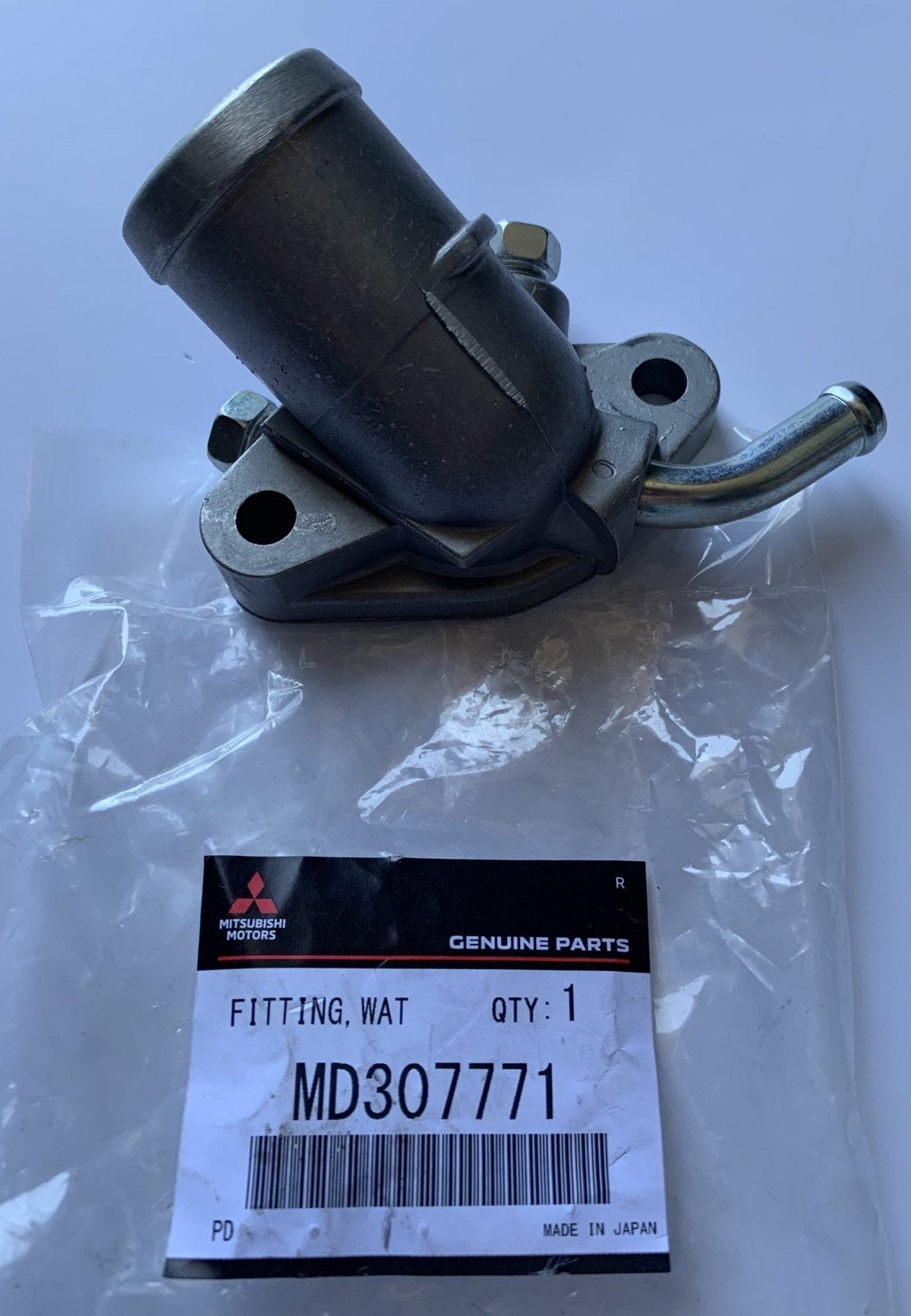 FLANGIA TERMOSTATO/ RACCORDO USCITA ACQUA MITSUBISHI PAJERO II (ORIGINALE) - Autoricambi4x4