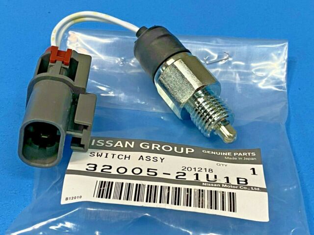 Interruttore/Sensore Retromarcia Nissan Patrol/ Terrano II/ King Cab D22 (Originale) - Autoricambi4x4