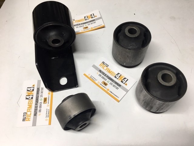 KIT 4 SUPPORTI DIFFERENZIALE NISSAN KING CAB D22 /D21 5472035G12 - 547102S700 - 5475131G02 - Autoricambi4x4