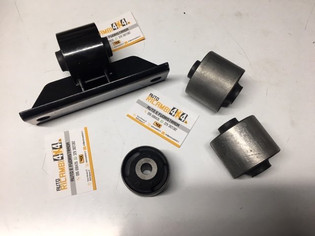 KIT 4 SUPPORTI DIFFERENZIALE NISSAN KING CAB D22 /D21 5472035G12 - 547102S700 - 5475131G02 - Autoricambi4x4