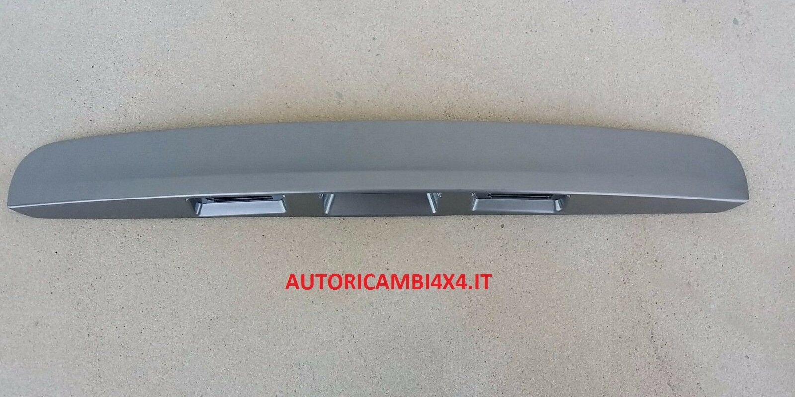MANIGLIA POSTERIORE SPORTELLO/PORTELLO/PORTELLONE/COFANO/BAULE NISSAN QASHQAI 07 - QASHAI +2 - QASHQAI J10/JJ10 DAL 2007 AL 2013 (Pronta Da Verniciare) - Autoricambi4x4