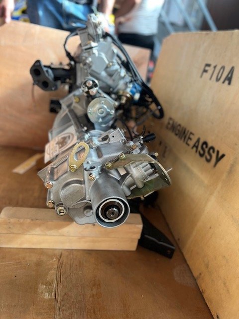 MOTORE COMPLETO CON CAMBIO SUZUKI SJ410/ SANTANA/ SAMURAI 1.0 (F10A) (MODELLO A CARBURATORE) - Autoricambi4x4