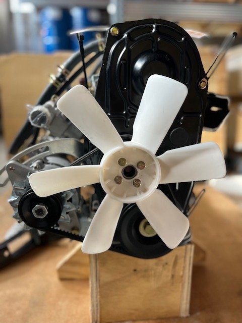 MOTORE COMPLETO CON CAMBIO SUZUKI SJ410/ SANTANA/ SAMURAI 1.0 (F10A) (MODELLO A CARBURATORE) - Autoricambi4x4