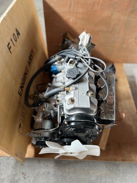 MOTORE COMPLETO CON CAMBIO SUZUKI SJ410/ SANTANA/ SAMURAI 1.0 (F10A) (MODELLO A CARBURATORE) - Autoricambi4x4