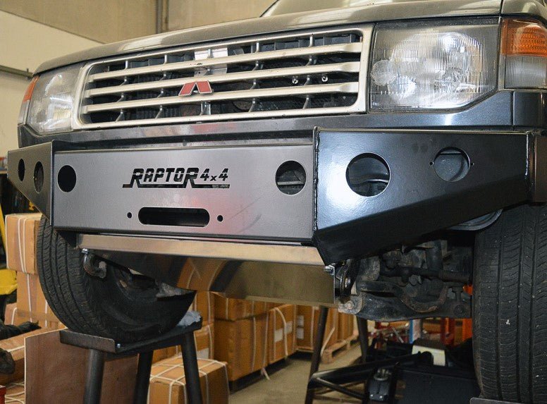 PARAURTI ANTERIORE SCATOLATO CON PORTA VERRICELLO MITSUBISHI PAJERO - Autoricambi4x4