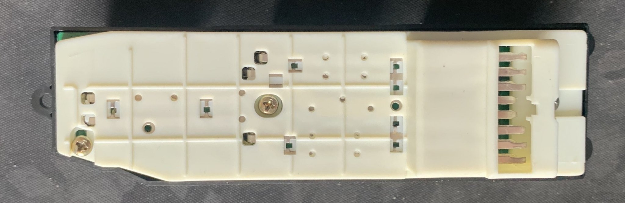 PULSANTIERA/ INTERRUTTORE ALZACRISTALLI TOYOTA LAND CRUISER 90 fino al 2002/ HILUX dal 1997 al 2005/ YARIS dal 1999 al 2005 (lato guida) - Autoricambi4x4