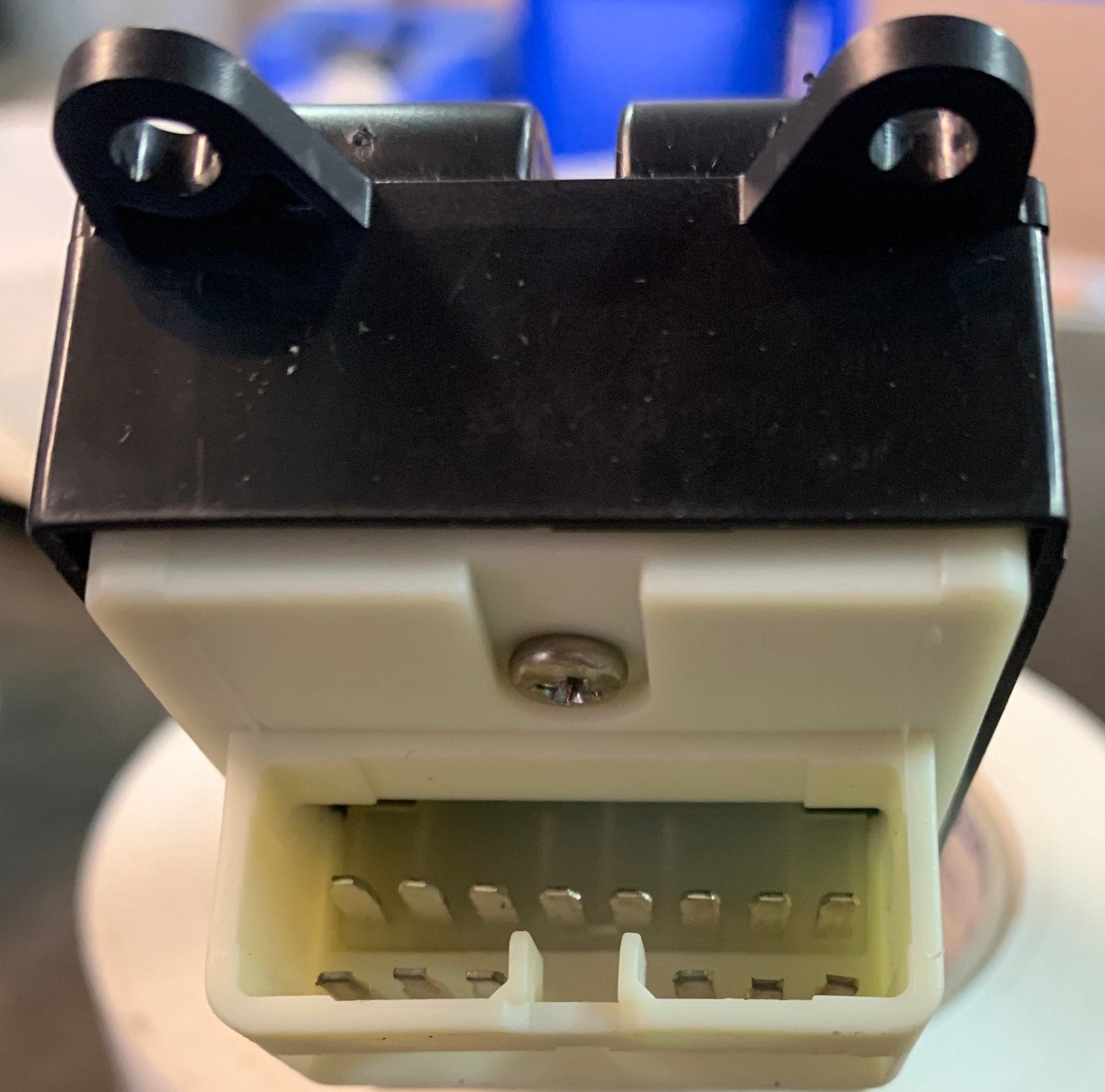 PULSANTIERA/ INTERRUTTORE ALZACRISTALLI TOYOTA LAND CRUISER 90 fino al 2002/ HILUX dal 1997 al 2005/ YARIS dal 1999 al 2005 (lato guida) - Autoricambi4x4