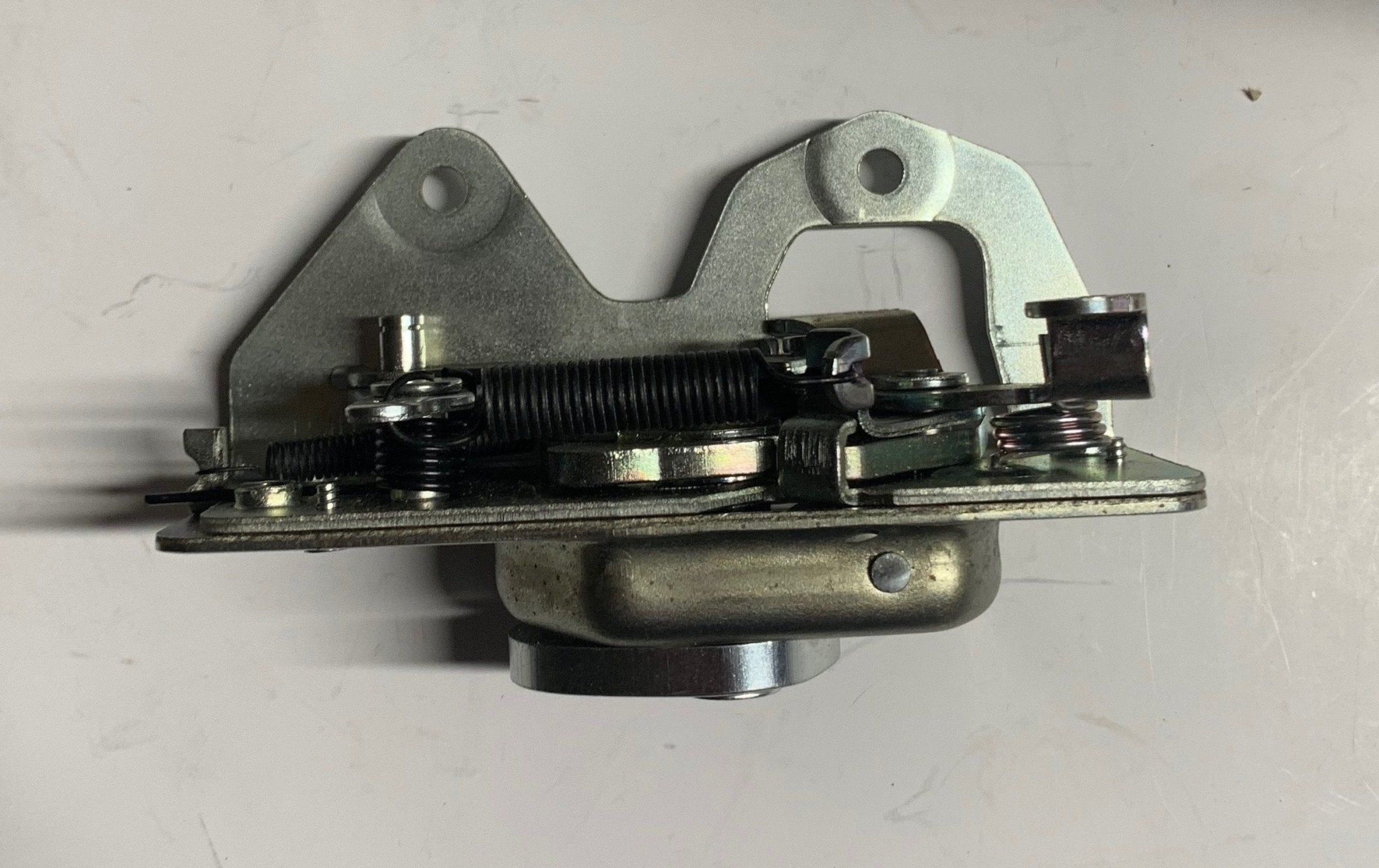 SERRATURA COFANO POSTERIORE SUZUKI (ORIGINALE) - Autoricambi4x4