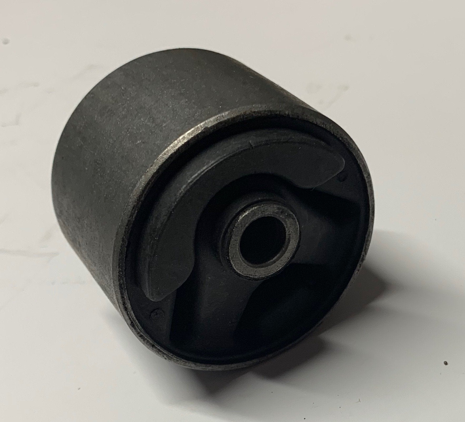 SILENTBLOCK/ SUPPORTO POSTERIORE MOTORE MITSUBISHI PAJERO 2° SERIE 2.8/ PAJERO SPORT I 2.8 - 3.0 / L200 2.8 - Autoricambi4x4