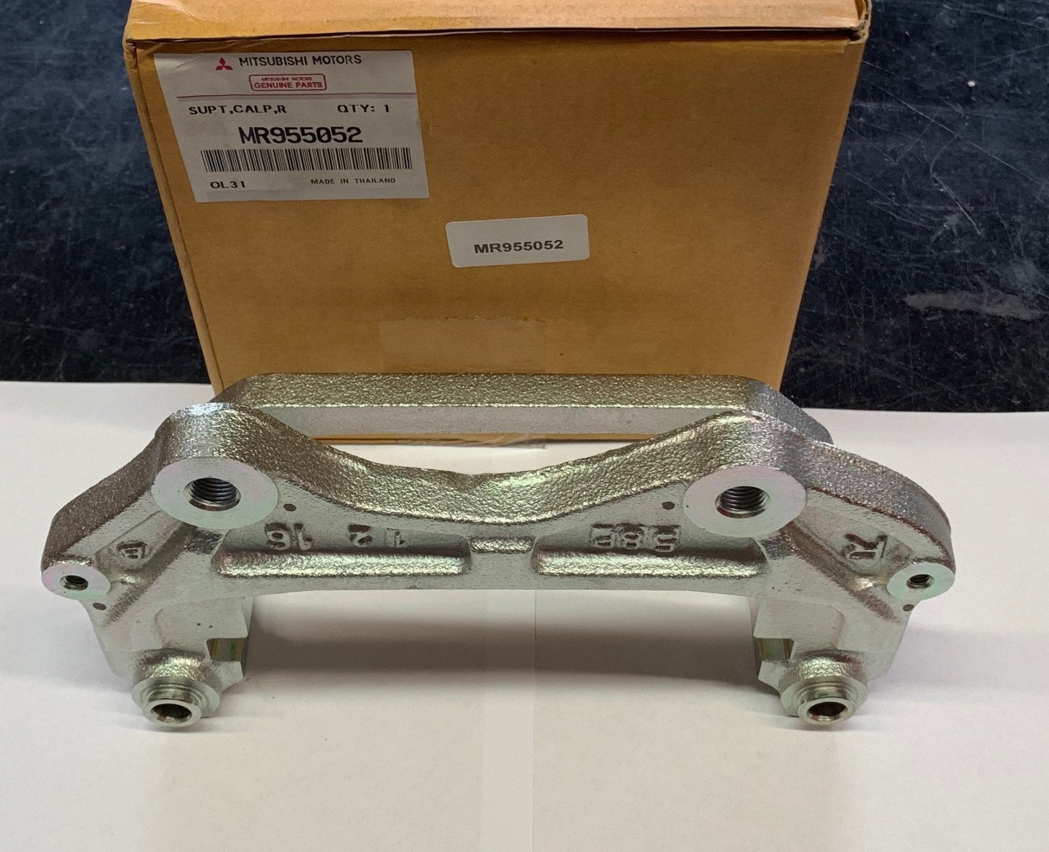 SUPPORTO PINZA FRENO POSTERIORE DESTRO MITSUBISHI L200 (ORIGINALE) - Autoricambi4x4