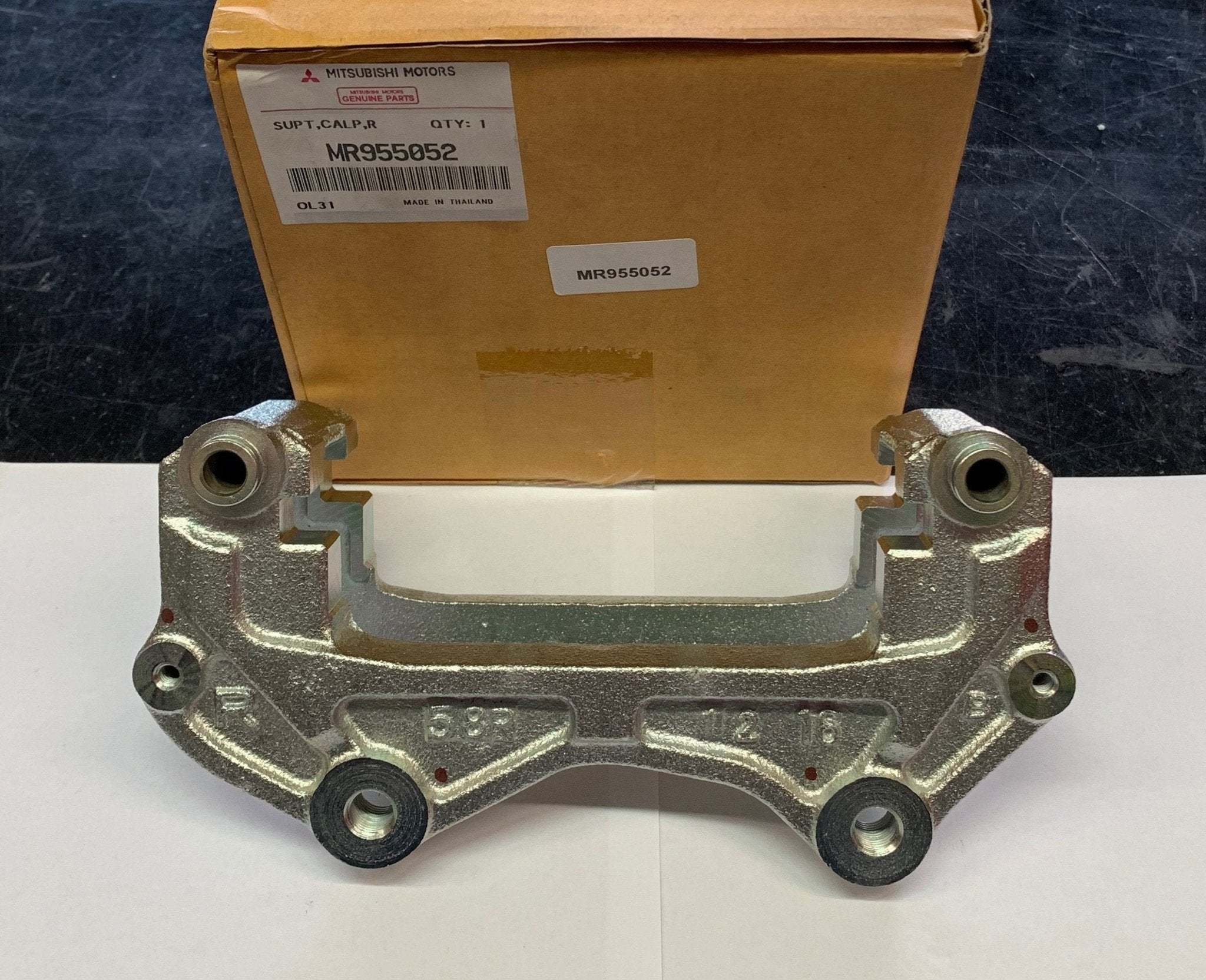 SUPPORTO PINZA FRENO POSTERIORE DESTRO MITSUBISHI L200 (ORIGINALE) - Autoricambi4x4