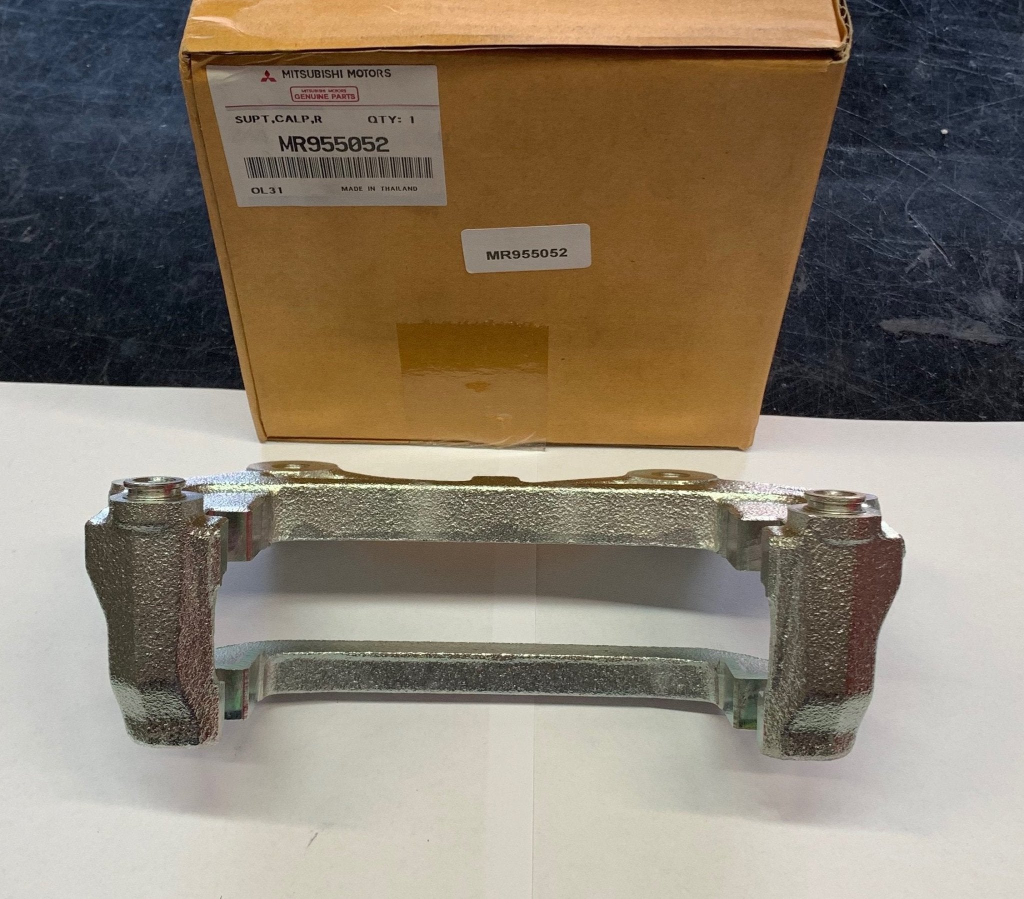 SUPPORTO PINZA FRENO POSTERIORE DESTRO MITSUBISHI L200 (ORIGINALE) - Autoricambi4x4