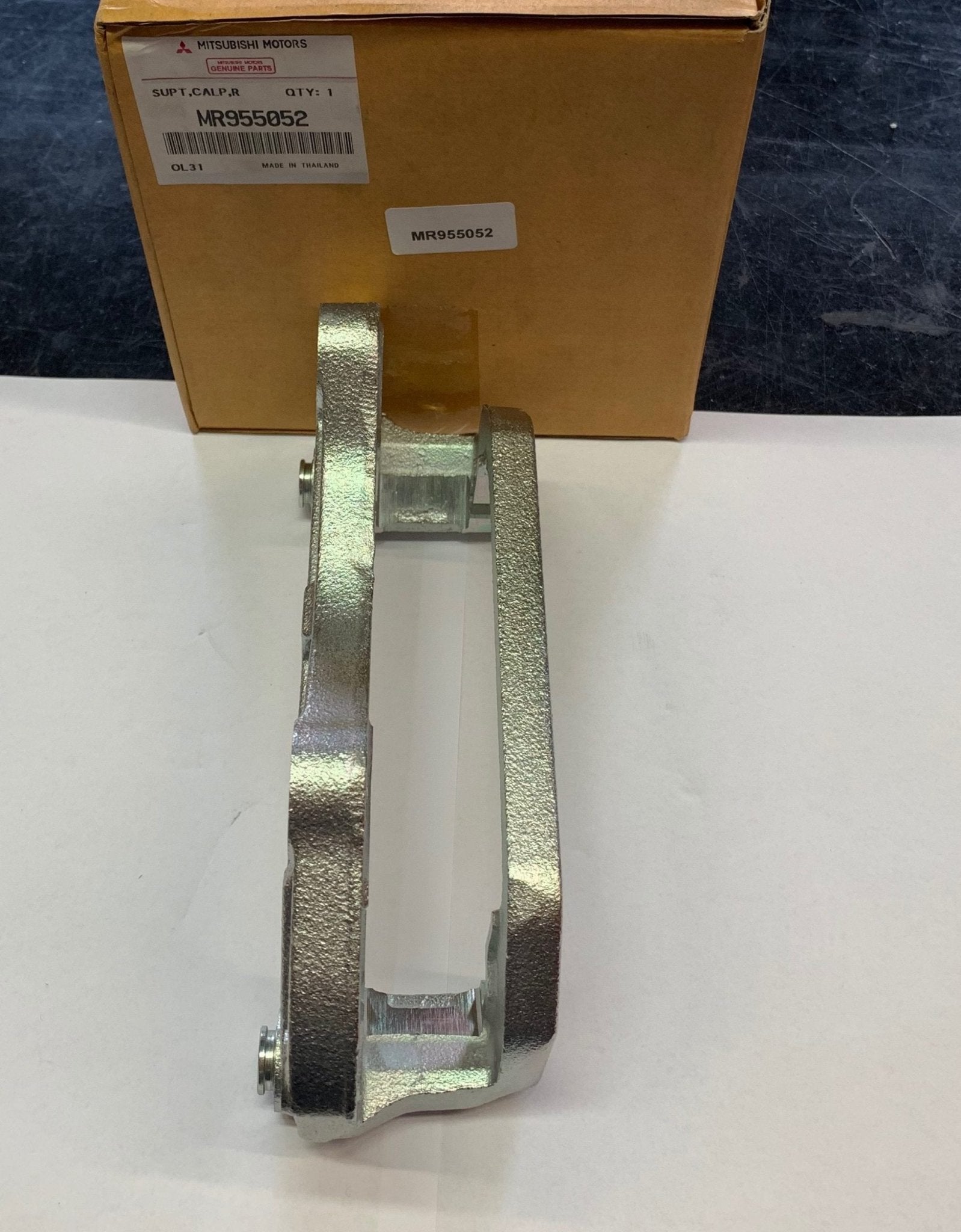 SUPPORTO PINZA FRENO POSTERIORE DESTRO MITSUBISHI L200 (ORIGINALE) - Autoricambi4x4