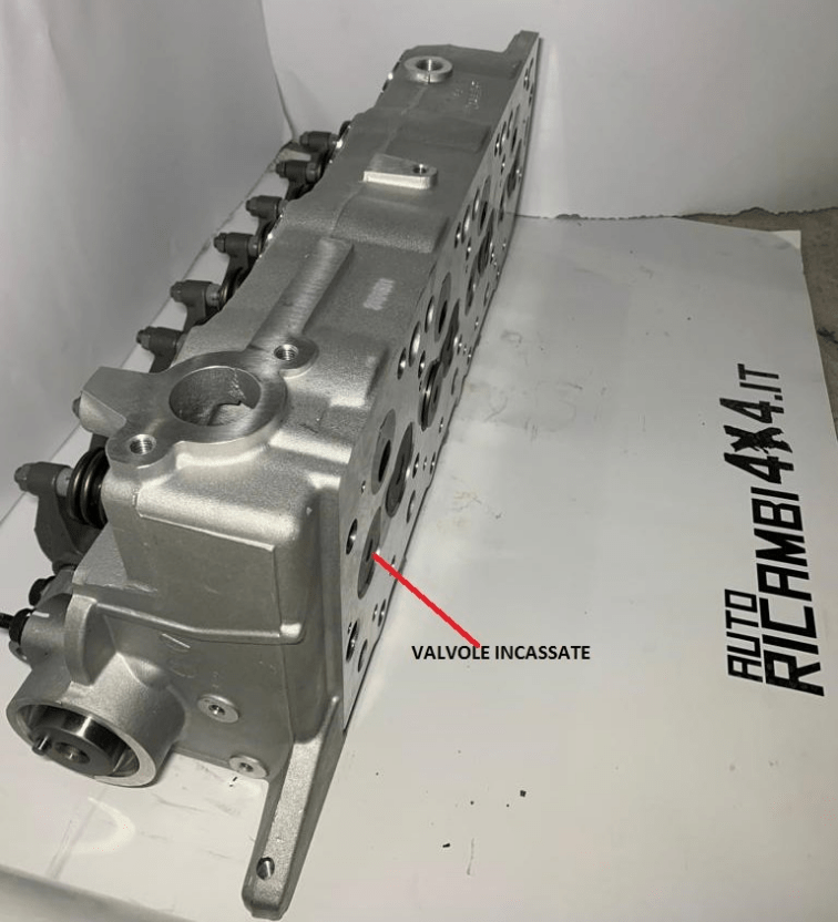 TESTATA MOTORE COMPLETA VALVOLE INCASSATE MITSUBISHI PAJERO/L200/ HYUNDAI GALLOPER - Autoricambi4x4