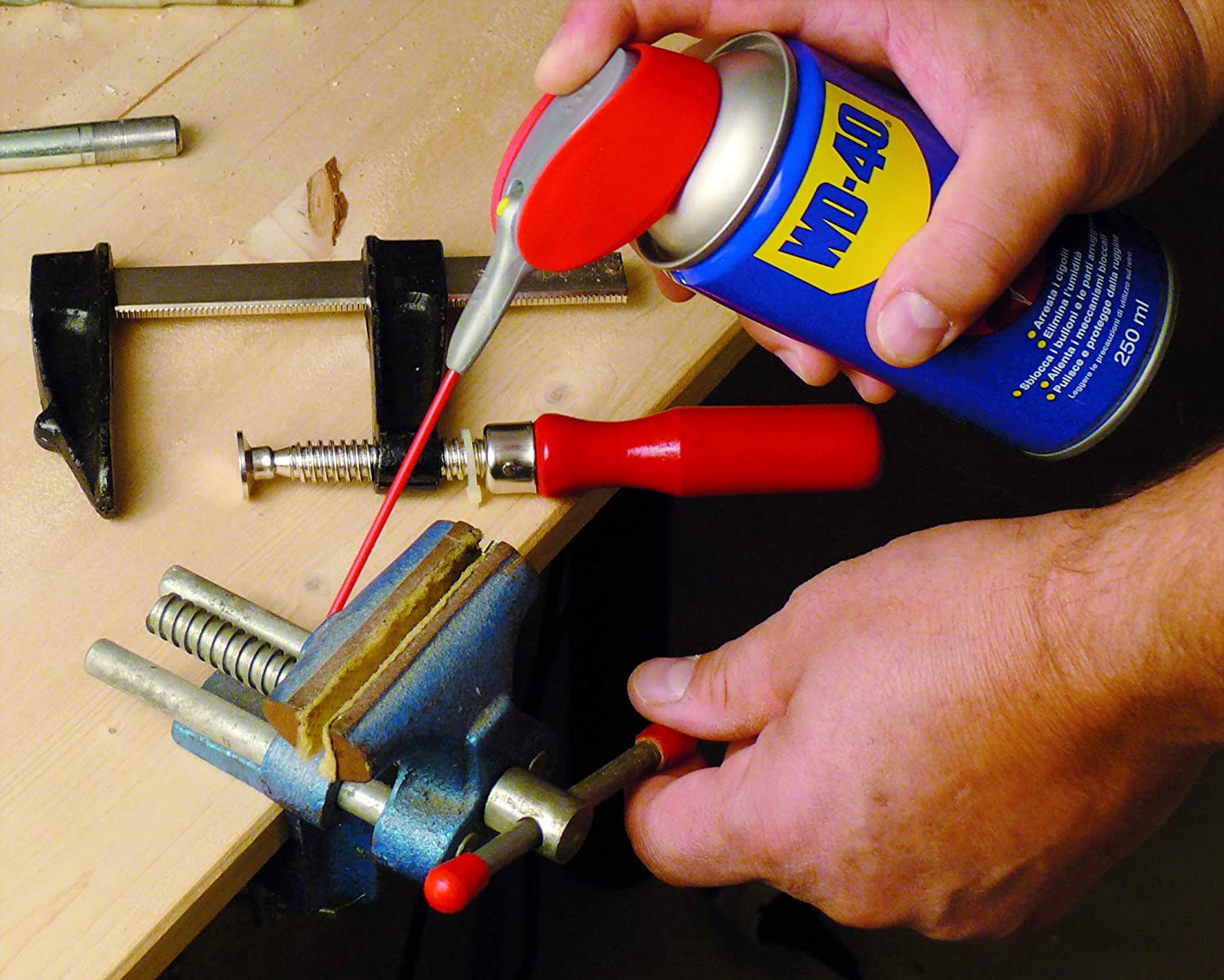 WD - 40 SPRAY/PRODOTTO MULTIFUNZIONE A DOPPIA POSIZIONE - Autoricambi4x4